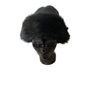 NWT Aris Womens Black Knit Hat With Faux Fur Trim